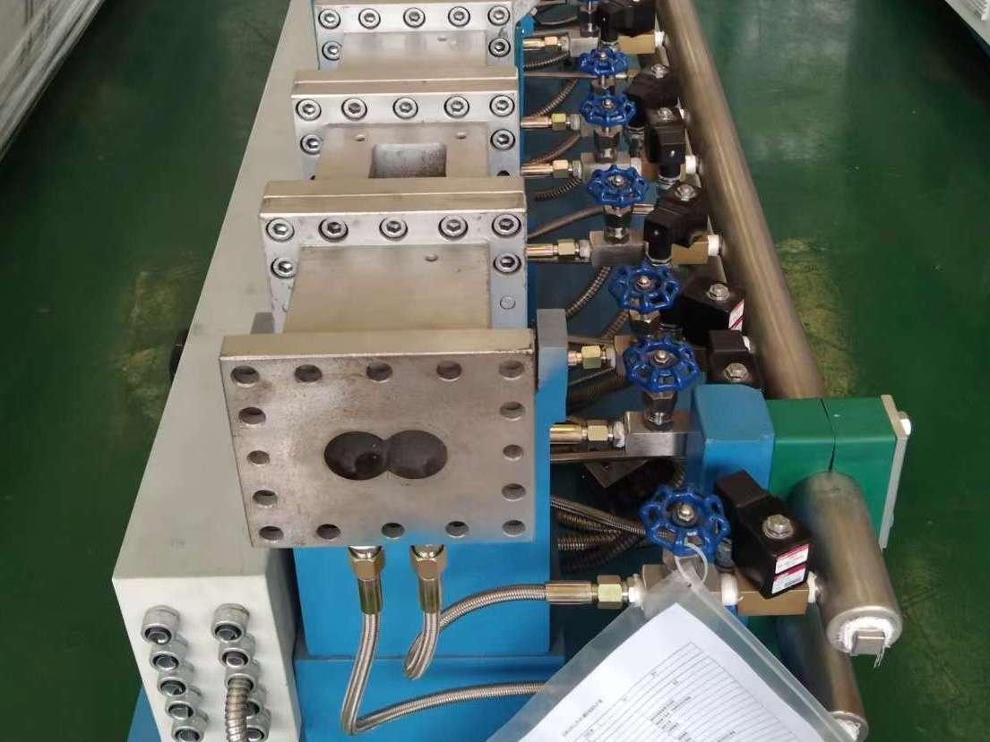 關(guān)于雙螺桿擠出機(jī)的化學(xué)性